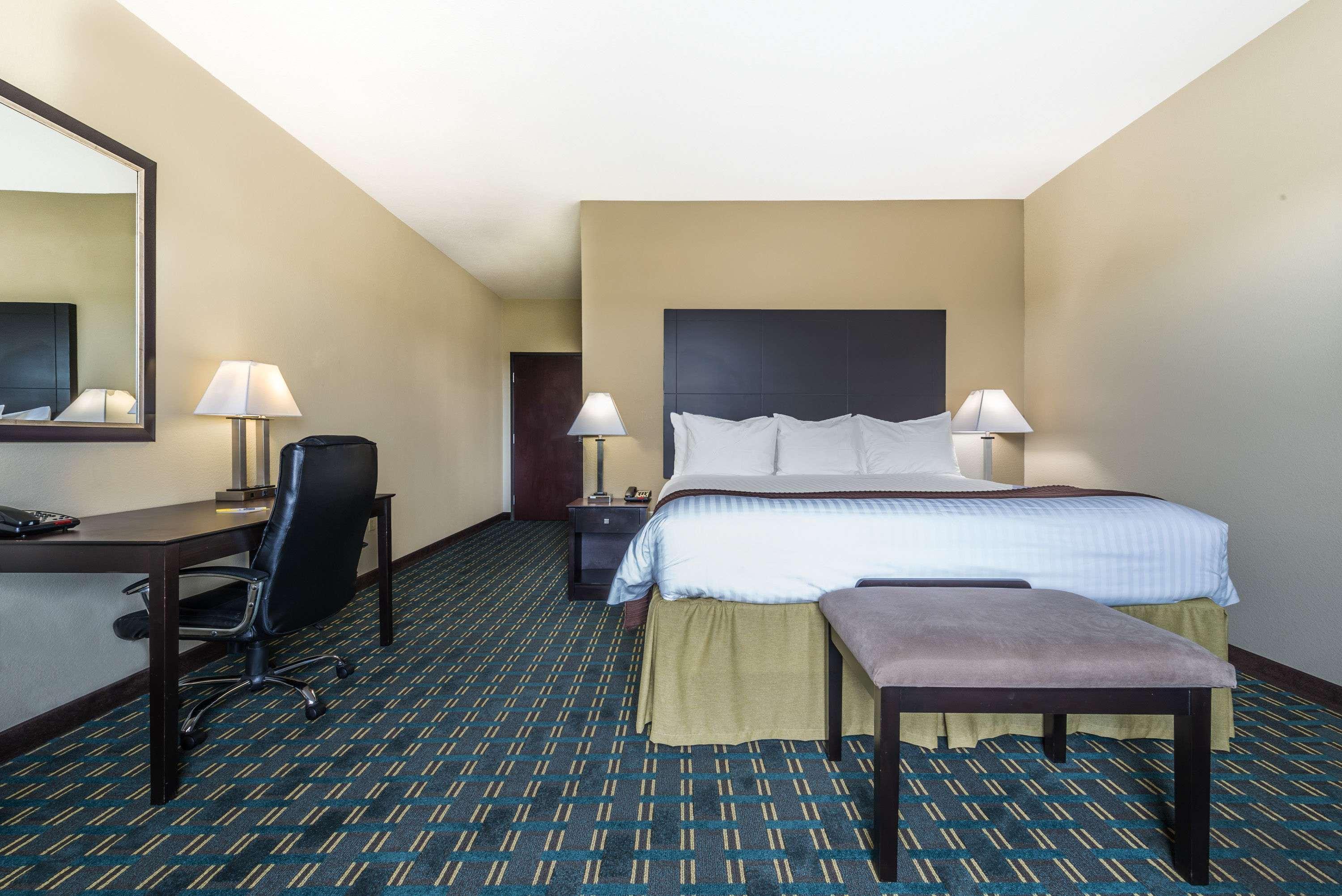 Days Inn & Suites By Wyndham Mineral Wells Εξωτερικό φωτογραφία