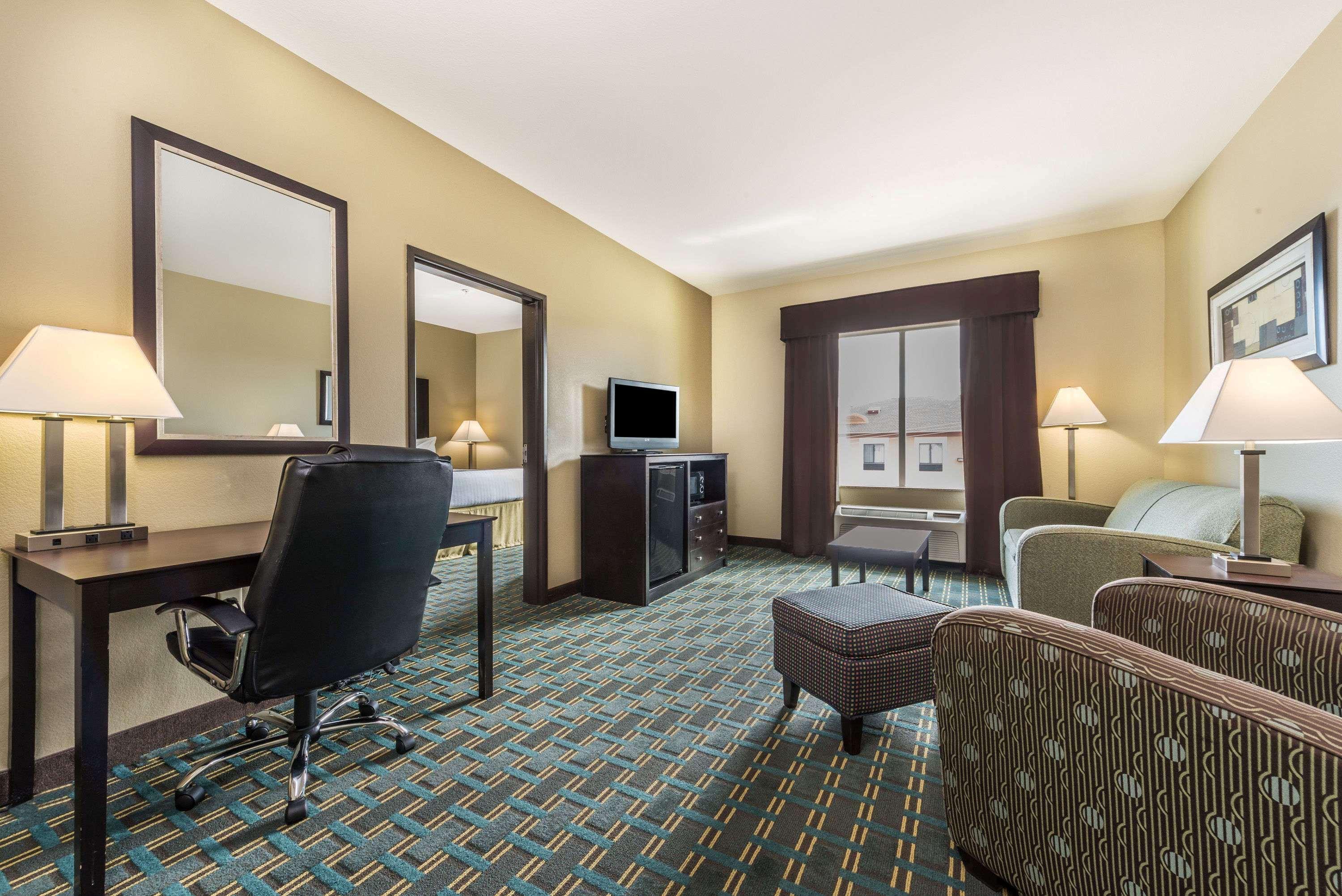 Days Inn & Suites By Wyndham Mineral Wells Εξωτερικό φωτογραφία