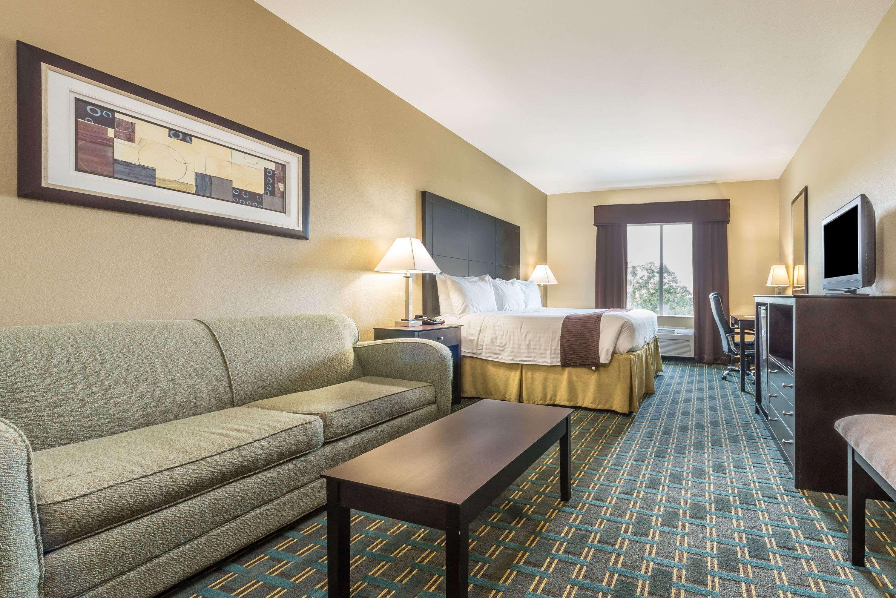 Days Inn & Suites By Wyndham Mineral Wells Εξωτερικό φωτογραφία