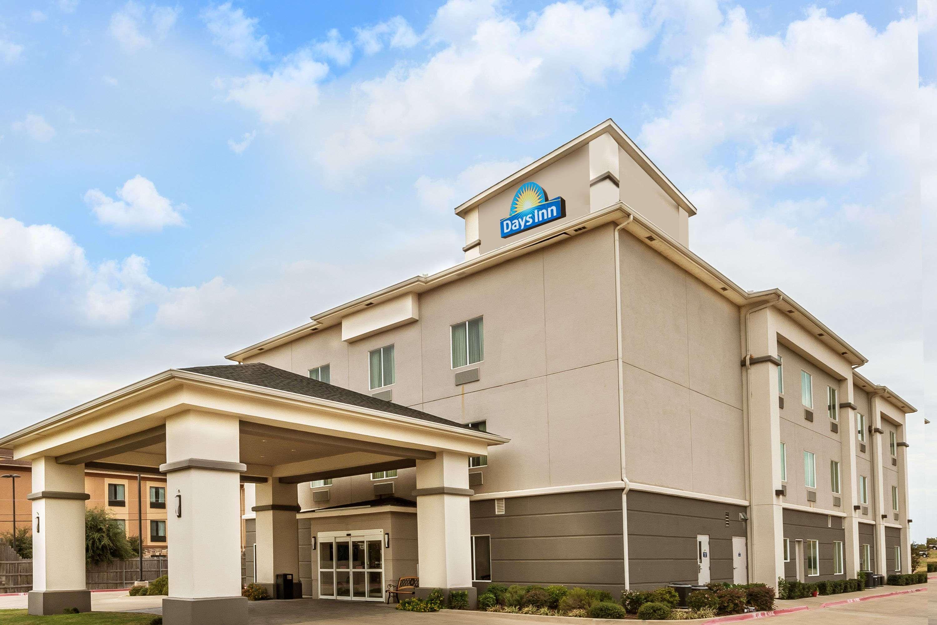 Days Inn & Suites By Wyndham Mineral Wells Εξωτερικό φωτογραφία