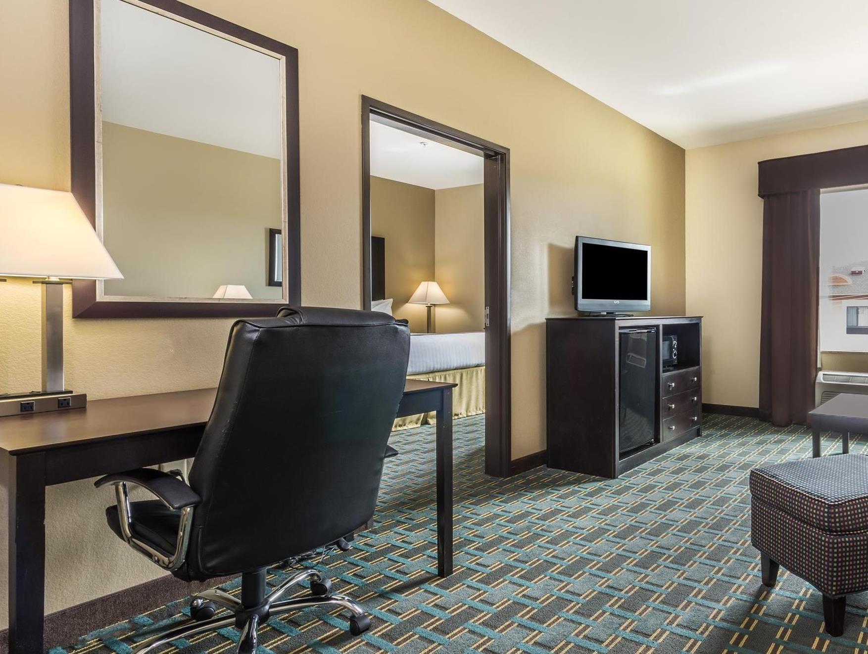 Days Inn & Suites By Wyndham Mineral Wells Εξωτερικό φωτογραφία