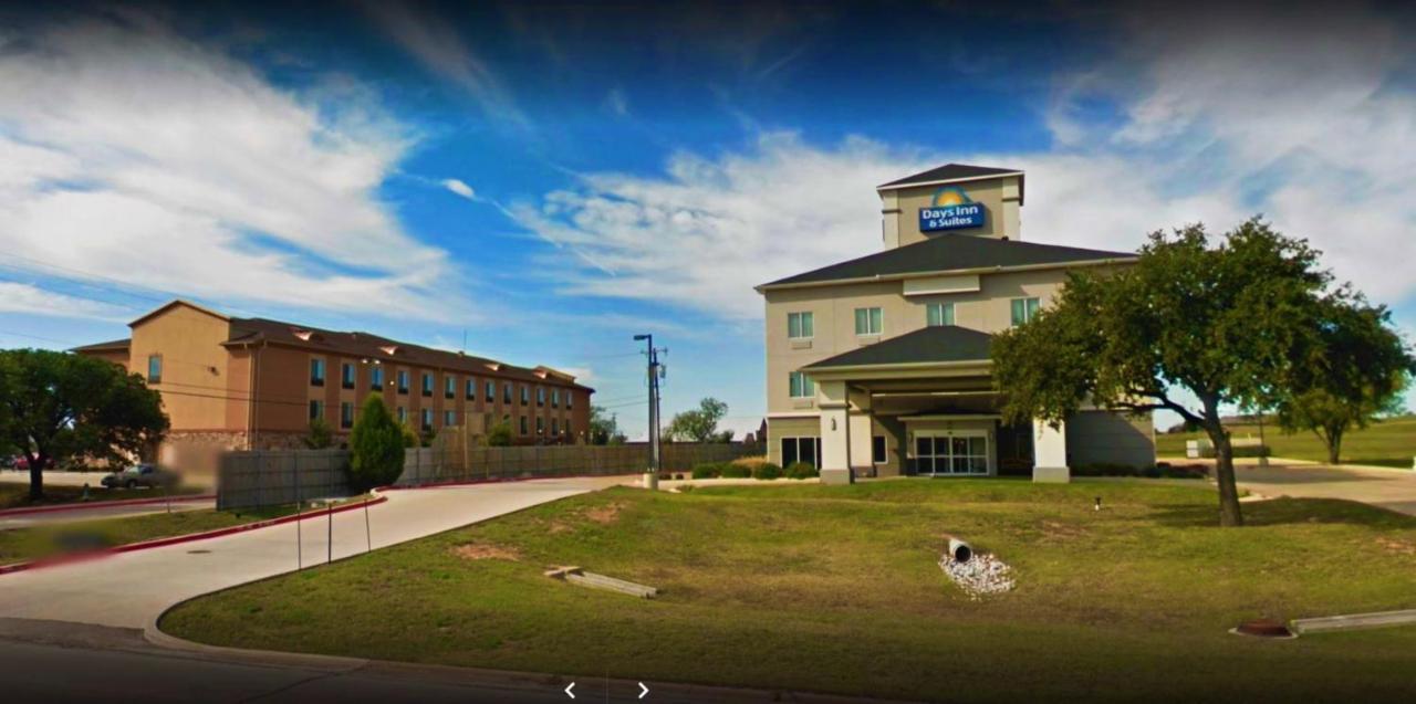 Days Inn & Suites By Wyndham Mineral Wells Εξωτερικό φωτογραφία