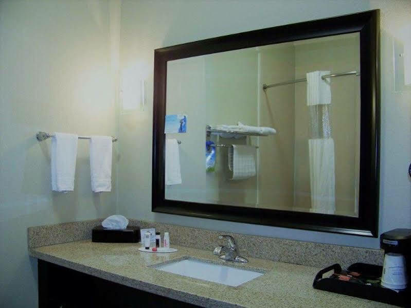 Days Inn & Suites By Wyndham Mineral Wells Εξωτερικό φωτογραφία